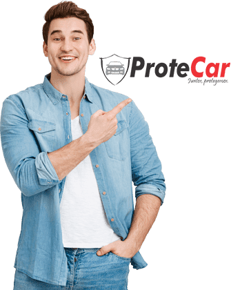 Homem mostrando a Protecar